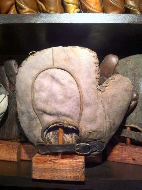 D&M Basemitt Light Brown Back