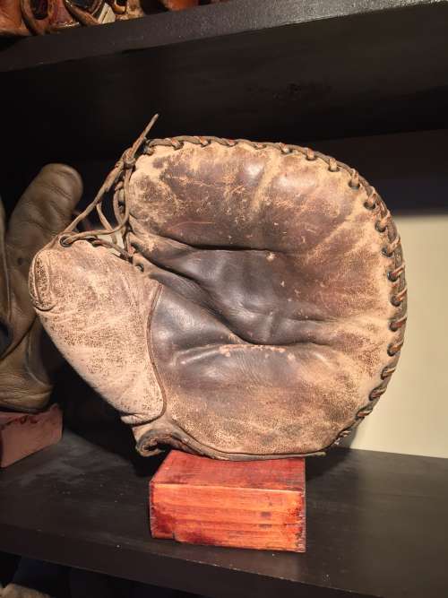 D&M Basemitt Light Brown Front