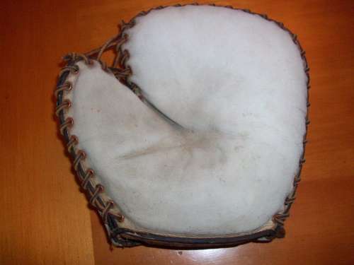 D&M White Basemitt Front