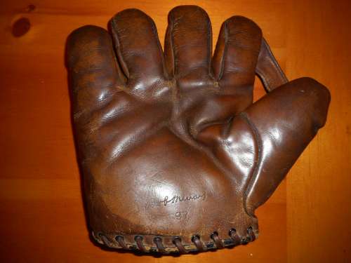 Bob Meusel D&M G97 1 Inch Web Lefty Front