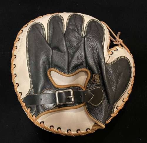 D&M 634 Catchers Mitt Back