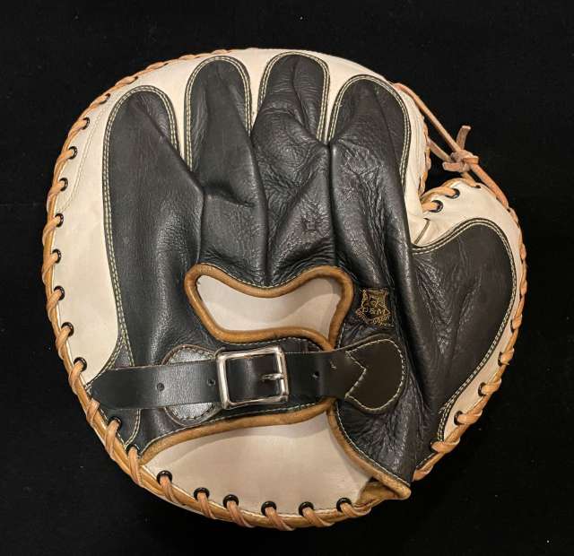 D&M 634 Catchers Mitt Back
