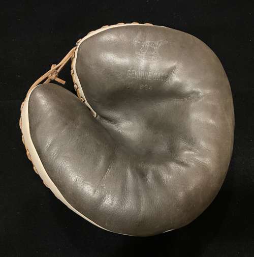 D&M 634 Catchers Mitt Front