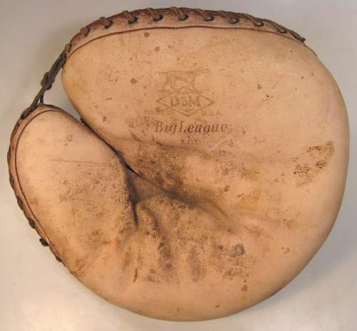 D&M 700 Big League Decker Patent Catchers Mitt Front