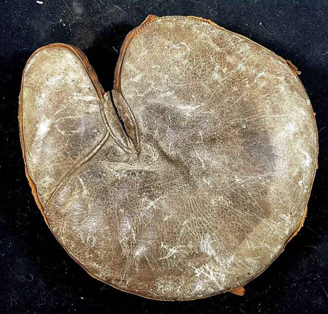 D&M Adjustable Heel Catchers Mitt Front