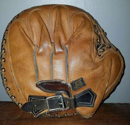 D&M Catchers Mitt Back