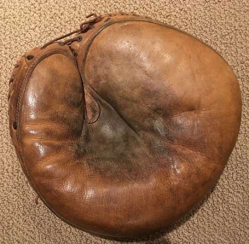 D&M Catchers Mitt Front