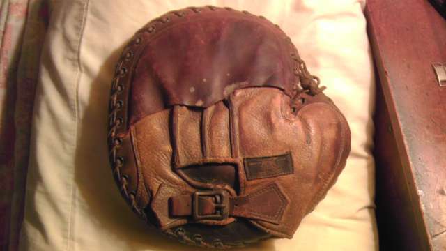 D&M Decker Patent Catchers Mitt Back