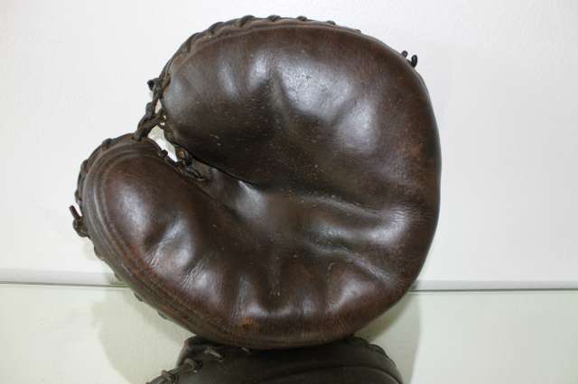 D&M Decker Patent Dark Brown Catchers Mitt Front