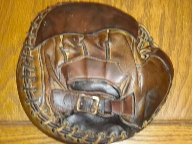 D&M Double Palm Catchers Mitt Back