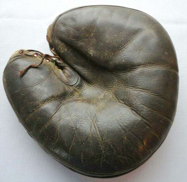 D&M Laced Heel Catchers Mitt Front