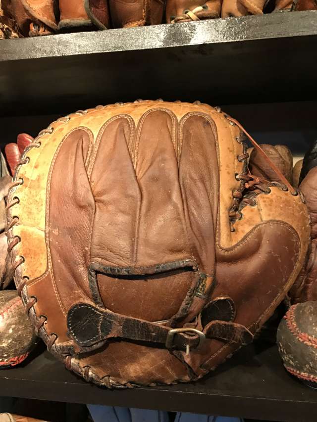 D&M Two Tone Catchers Mitt Back