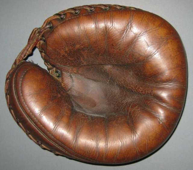 W.M. Hargrave D&M Catchers Mitt Front