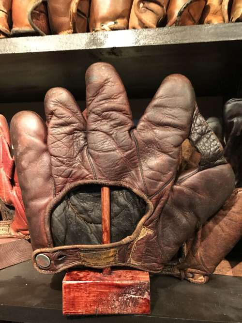 D&M 1 Inch Web Burgundy Back