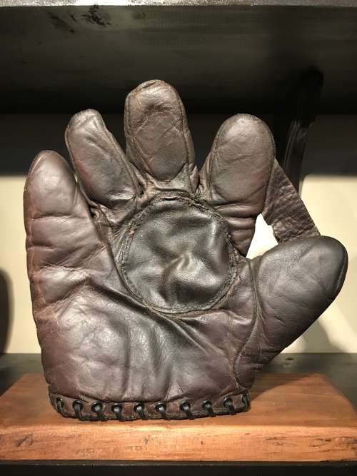 D&M 1 Inch Web Patched Palm Lefty Front