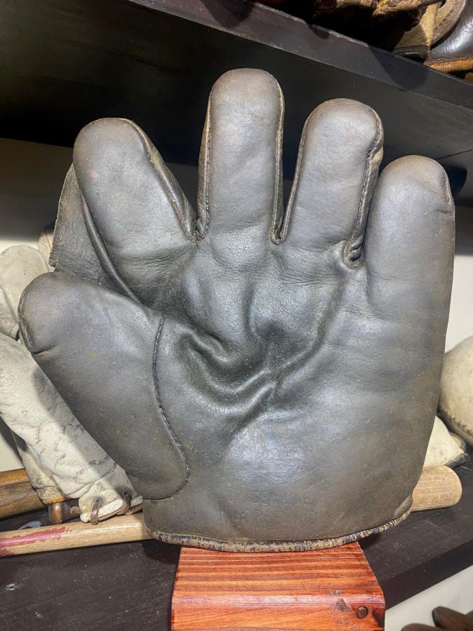 D&M Full  Dark Front Draper Maynard Baseball Glove Collector