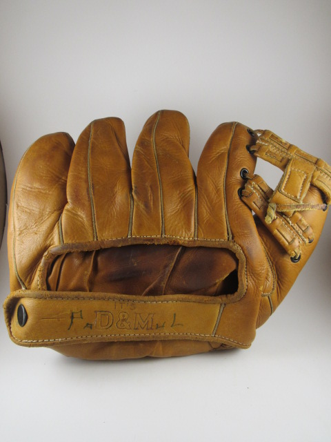 Earl Averill D&M DG28 Back