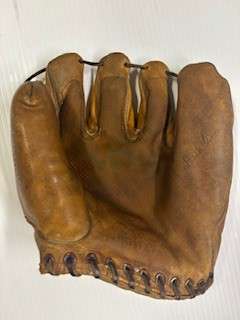 Hank Aaron D&M DG 425 Front