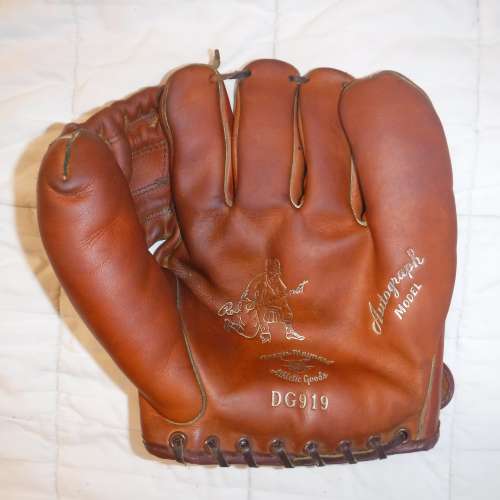 Red Schoendienst D&M DG919 Front