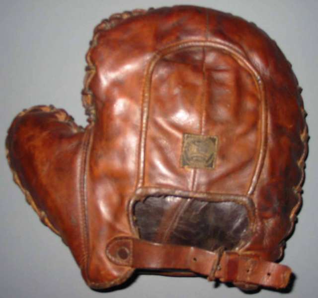 Early 1900's Spalding Crescent Basemitt Back