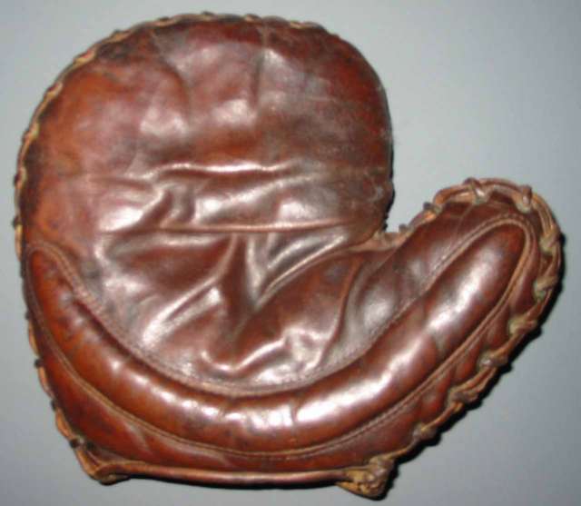 Early 1900's Spalding Crescent Basemitt Front