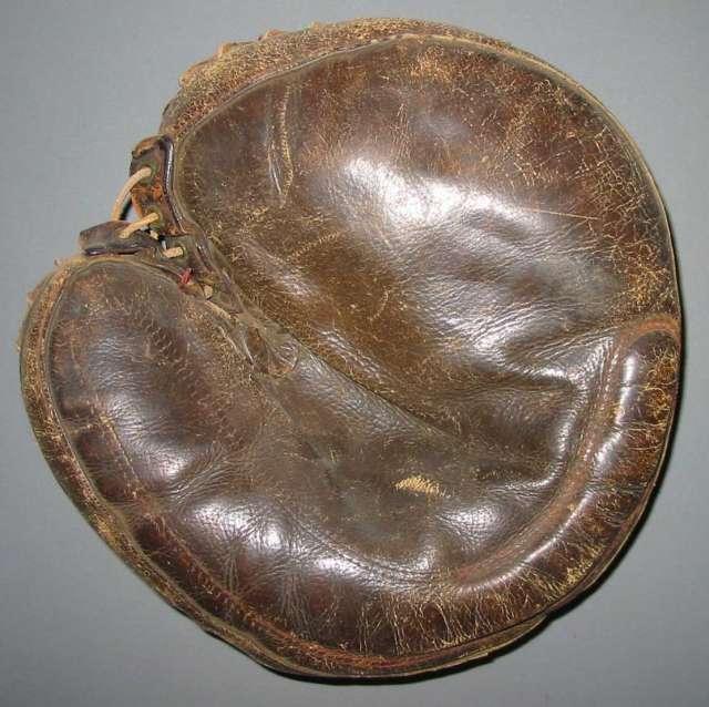 Early 1900's Spalding Crescent Pad Decker Patent Catchers Mitt Front