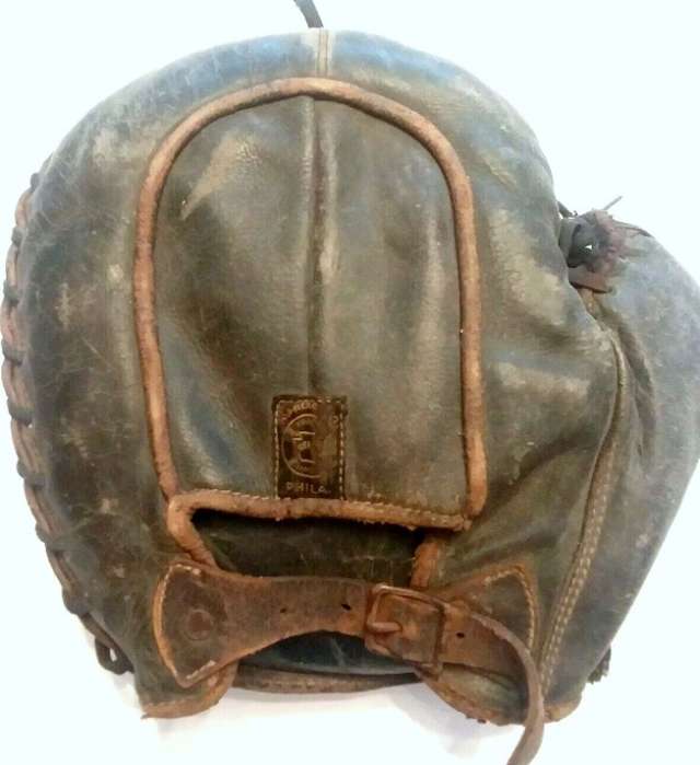 Early 1900's A.J. Reach Crescent Basemitt Back