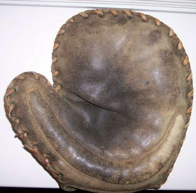 Early 1900's A.J. Reach Crescent Basemitt Front