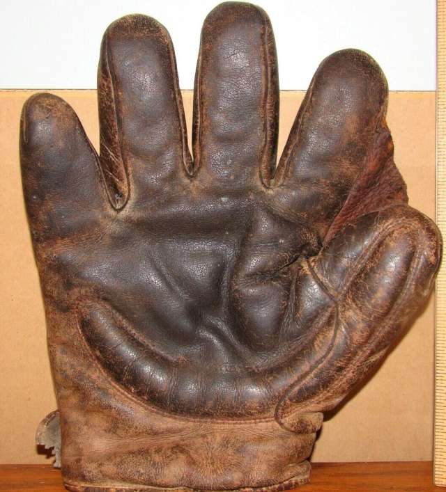 Early 1900's A.J. Reach Crescent Glove Front