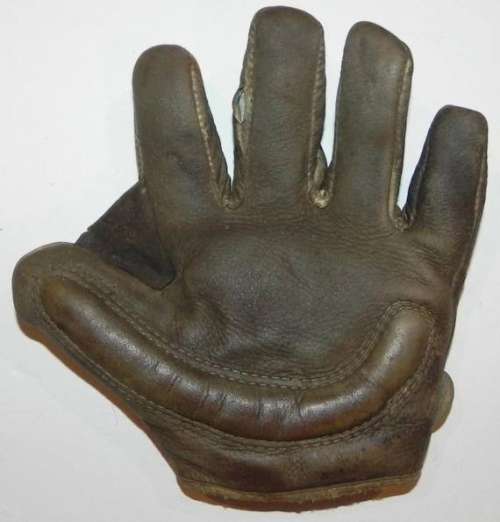 Early 1900's A.J. Reach Youth Crescent Glove Front