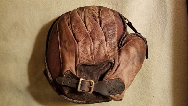 Early 1900's Adjustable Heel Crescent Catchers Mitt Back