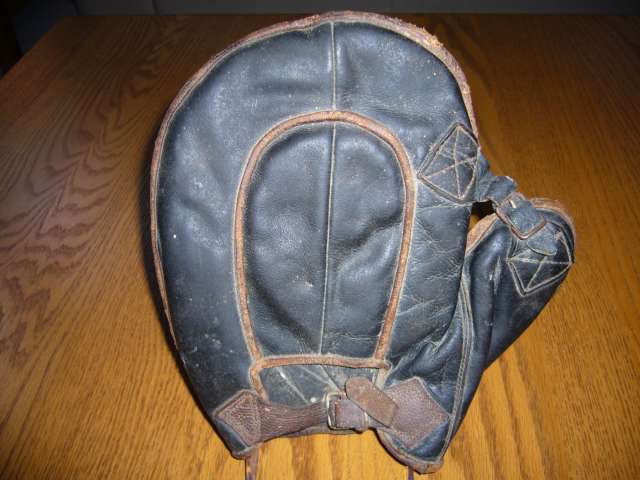 Black Crescent Pad Basemitt Back