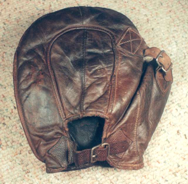 Early 1900's Buckle Web Crescent Basemitt Back