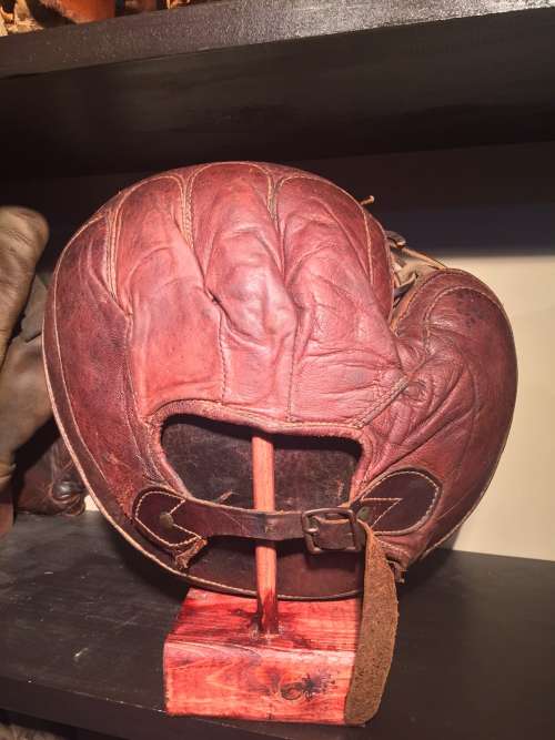 Early 1900's Ratsch Peerless Crescent Catchers Mitt Light Brown Back
