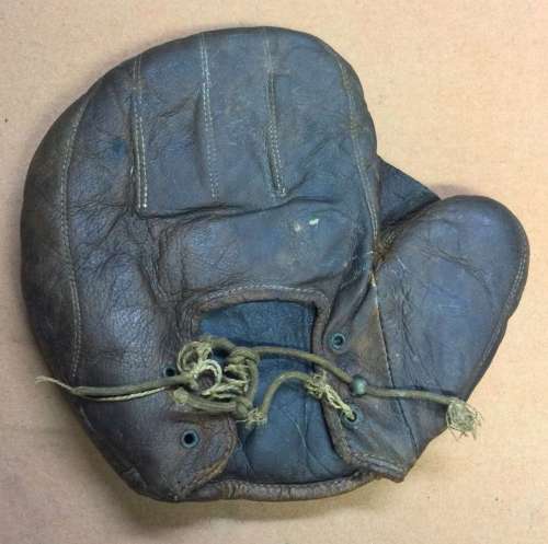 Early 1900's Crescent Pad Basemitt Back 1