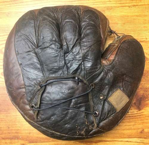 Early 1900's Goldsmith Hook & Eye Back Crescent Catchers Mitt Back