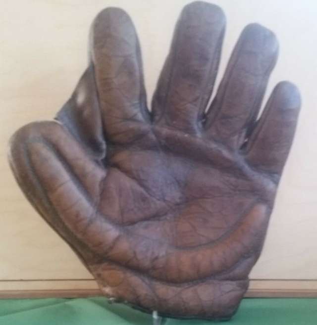 Early 1900's A.J. Reach Crescent Glove Front
