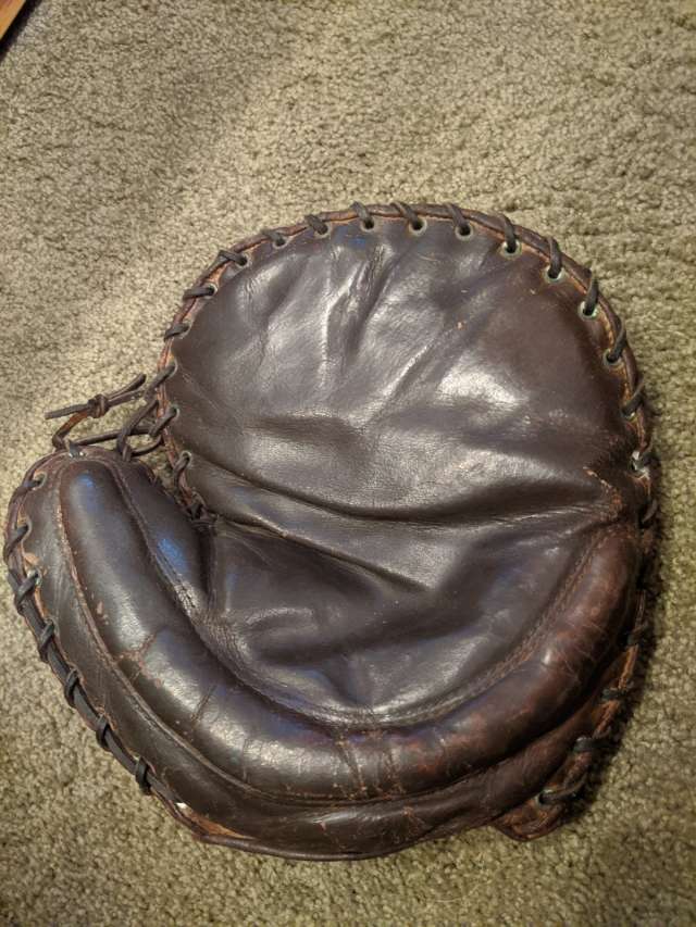 Spalding Crescent Basemitt Front