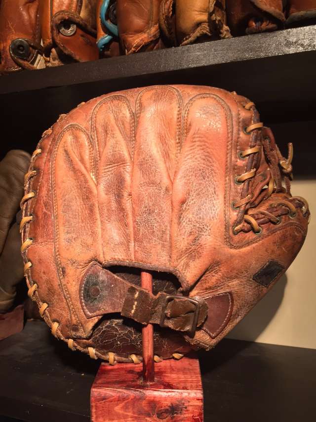 Early 1900's Spalding Crescent Catchers Mitt Back