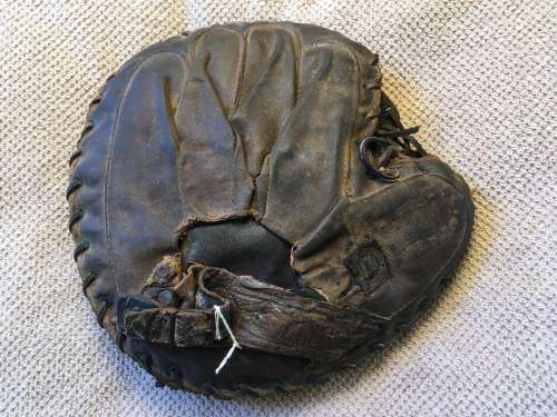 Early 1900's Spalding Crescent Catchers Mitt Back