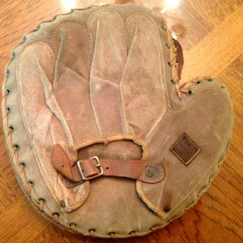 Early 1900's Spalding Crescent Catchers Mitt Back