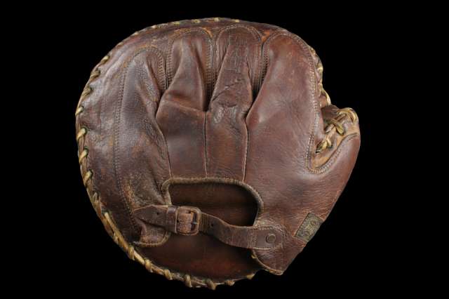Early 1900's Spalding Crescent Catchers Mitt Back