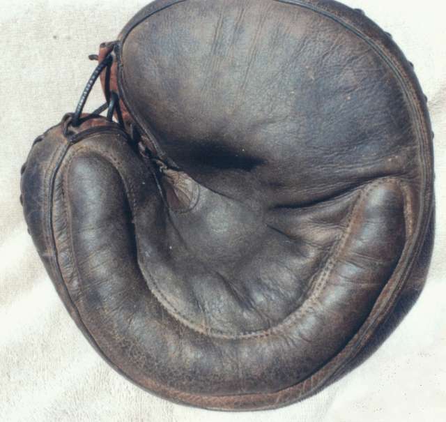 Early 1900's Spalding Crescent Decker Patent Catchers Mitt Front