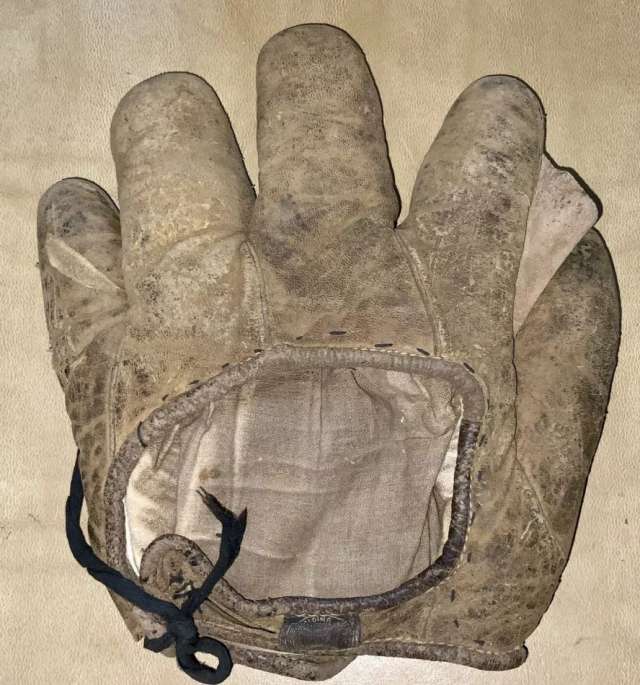 Early 1900's Spalding Crescent Glove Back