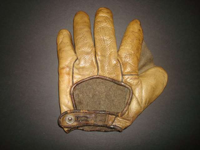 Early 1900's Spalding Crescent Glove Back