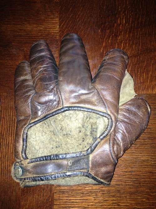 Early 1900's Spalding Crescent Glove Back