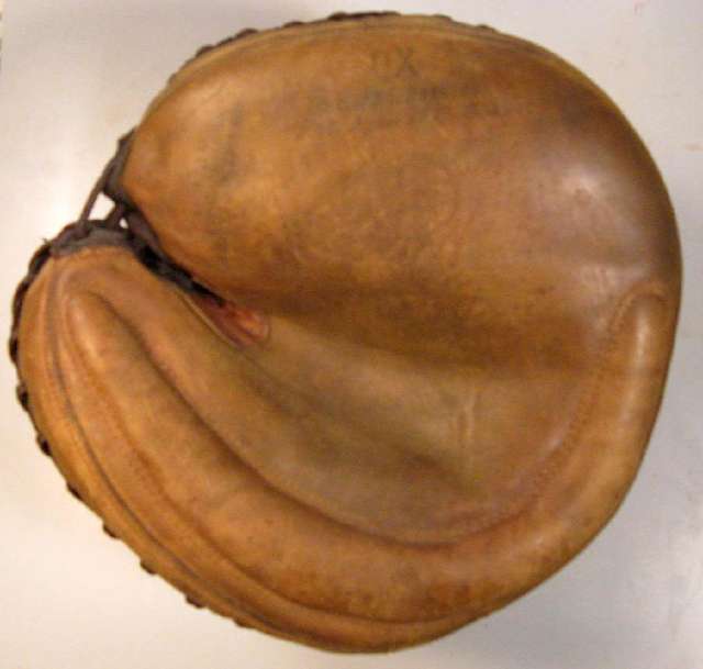 Early 1900's Spalding Decker Patent Crescent Catchers Mitt Front