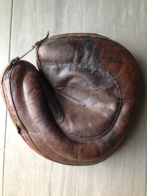 Early 1900's Victor Hook and Eye Back Crescent Catchers Mitt Front