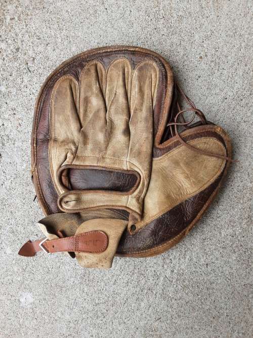 William Read & Sons Crescent Catchers Mitt Back