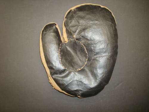 Youth Mitt Dark Front